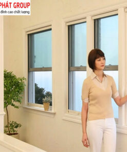 cửa lưới chống muỗi tự cuốn màu ghi