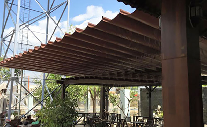 Mái xếp nhà hàng che nắng mưa Hòa Phát