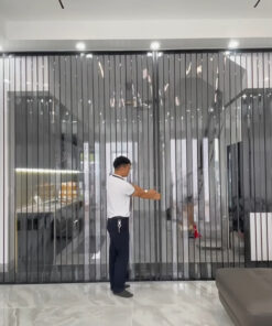 Vách ngăn trong suốt